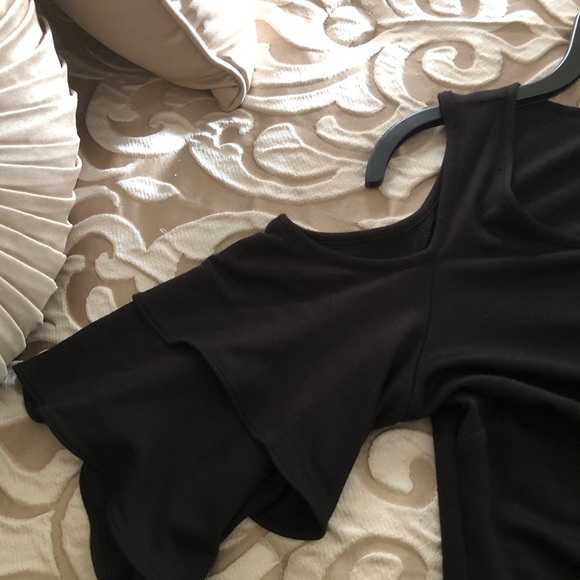 Coco Bianco Black Ruffled Sleeve Cold Shoulder Top Small - Picture 8 of 8